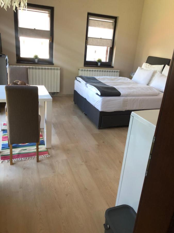 Dum Pod Radnici Studia Apartment *
